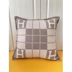 Top Replica Hermes Avalon III Small Pillow Beige