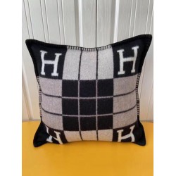 Top Replica Hermes Avalon III Small Pillow Black