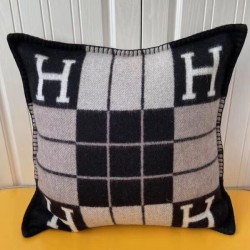 Top Replica Hermes Avalon III Small Pillow Black