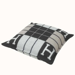 Top Replica Hermes Avalon III Small Pillow Black