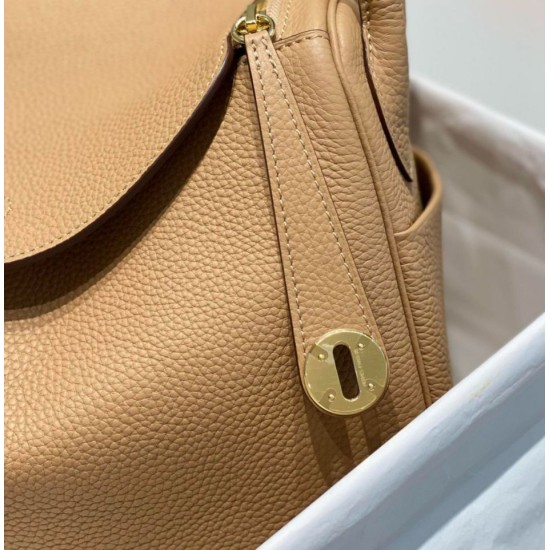 Super Clone Replica Hermes Lindy 26 cm bag, Camel with gold-tone hardware Top Replica Hermes Lindy 26 cm bag, Camel with gold-tone hardware
