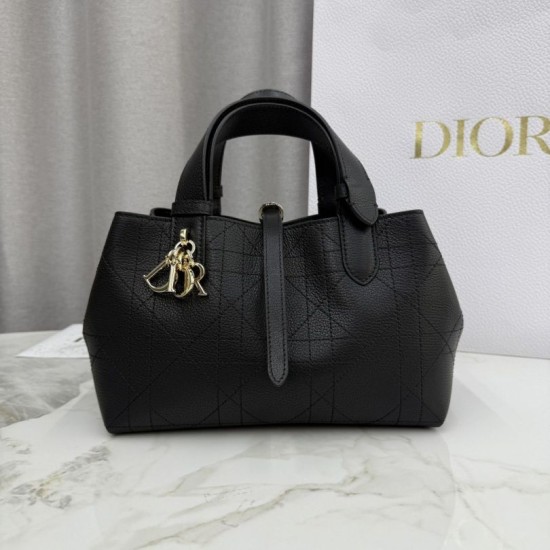 Super Clone Replica Dior Toujours Small Macrocannage Calfskin Bag, Black Top Replica Dior Toujours Small Macrocannage Calfskin Bag, Black