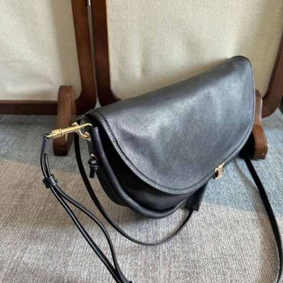 Super Clone Replica Celine Halfmoon Soft Triomphe bag in soft, shiny lambskin, black Top Replica Celine Halfmoon Soft Triomphe bag in soft, shiny lambskin, black