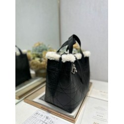 Super Clone Replica DiorAlps small/medium tote bag in Dior Toujours Vertical with macrocannage stitching and black wool trim Top Replica DiorAlps small/medium tote bag in Dior Toujours Vertical with macrocannage stitching and black wool trim