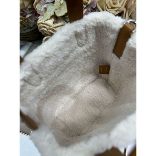 Super Clone Replica DiorAlps small/medium tote bags Dior Toujours Vertical with Macrocannage stitching and Apricot wool trim Top Replica DiorAlps small/medium tote bags Dior Toujours Vertical with Macrocannage stitching and Apricot wool trim