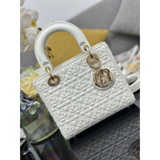 Super Clone Replica Dior Cannage Lucky Star Studded Mini Lady Dior Bag with D.I.O.R. Charms, White Top Replica Dior Cannage Lucky Star Studded Mini Lady Dior Bag with D.I.O.R. Charms, White