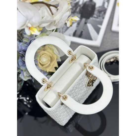Super Clone Replica Dior Cannage Lucky Star Studded Mini Lady Dior Bag with D.I.O.R. Charms, White Top Replica Dior Cannage Lucky Star Studded Mini Lady Dior Bag with D.I.O.R. Charms, White
