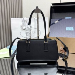 Top Replica Prada Galleria Saffiano medium tote bag 1BA457 black