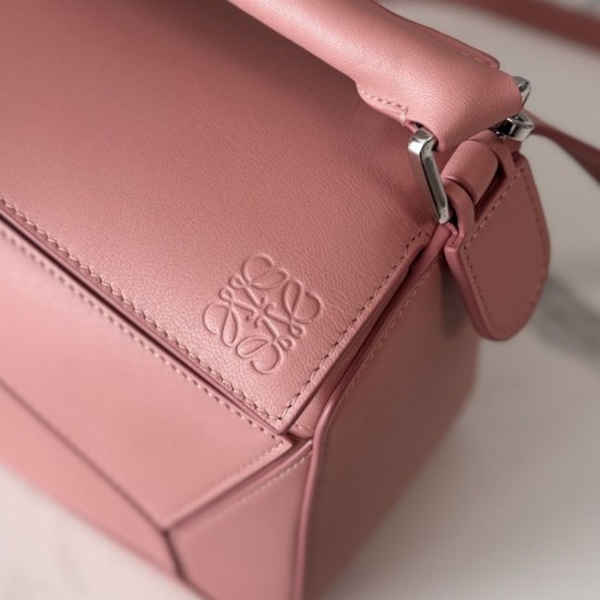 AAA Replica Loewe Mini Featherlight Puzzle bag powder pink 1:1 Replica Loewe Mini Featherlight Puzzle bag powder pink Knockoff