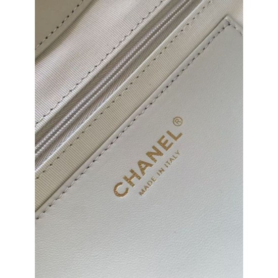 AAA Replica Chanel 26C Maxi Hobo Hippie Bag AS5970 AS5978 White 1:1 Replica Chanel 26C Maxi Hobo Hippie Bag AS5970 AS5978 White Knockoff