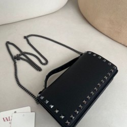 1:1 Replica Valentino Garavani Rockstud Chain Wallet Black Knockoff