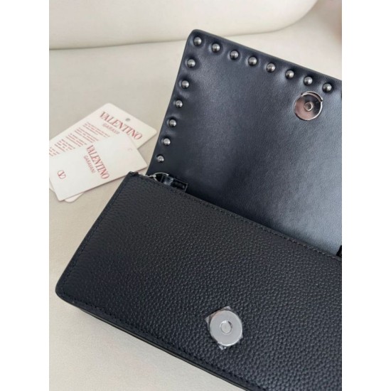 1:1 Replica Valentino Garavani Rockstud Chain Wallet Black Knockoff
