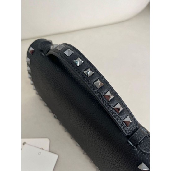 1:1 Replica Valentino Garavani Rockstud Chain Wallet Black Knockoff