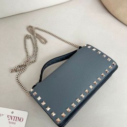1:1 Replica Valentino Garavani Rockstud Chain Wallet Blue Knockoff