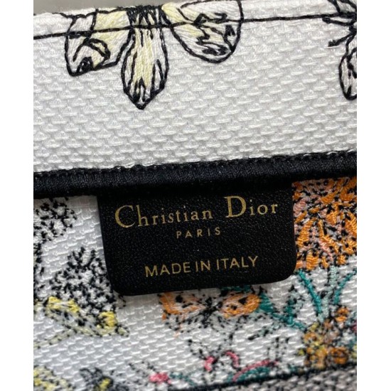 AAA Replica Dior Lucky Medium Dior Book Tote White Dior Night of Dreams Motif 1:1 Replica Dior Lucky Medium Dior Book Tote White Dior Night of Dreams Motif Knockoff