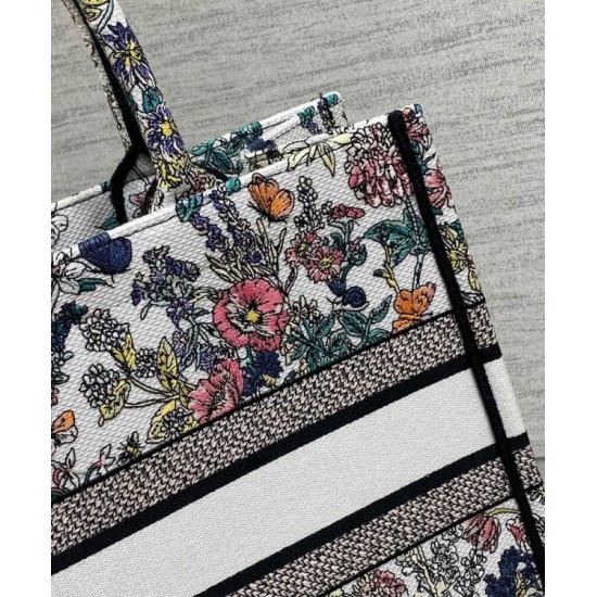 AAA Replica Dior Lucky Medium Dior Book Tote White Dior Night of Dreams Motif 1:1 Replica Dior Lucky Medium Dior Book Tote White Dior Night of Dreams Motif Knockoff