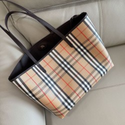 1:1 Replica Burberry Medium Reversible Bloomsbury Highlands Tote Bag Knockoff