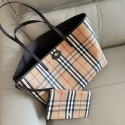 1:1 Replica Burberry Medium Reversible Bloomsbury Highlands Tote Bag Knockoff