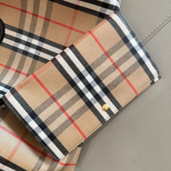 1:1 Replica Burberry Medium Reversible Bloomsbury Highlands Tote Bag Knockoff