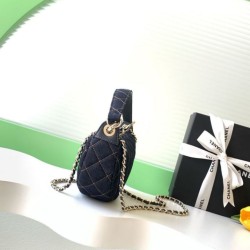 1:1 Replica Chanel 26P Clutch with Chain AP5094 dark blue denim Knockoff