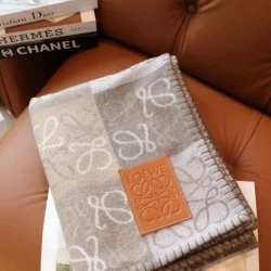 1:1 Replica Loewe Anagram checked cashmere blanket beige 135 x 170 cm Knockoff