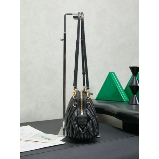 1:1 Replica Miu Miu Caprice Quilted Nappa Clutch 5BF130 Black Knockoff
