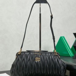 1:1 Replica Miu Miu Caprice Quilted Nappa Clutch 5BF130 Black Knockoff