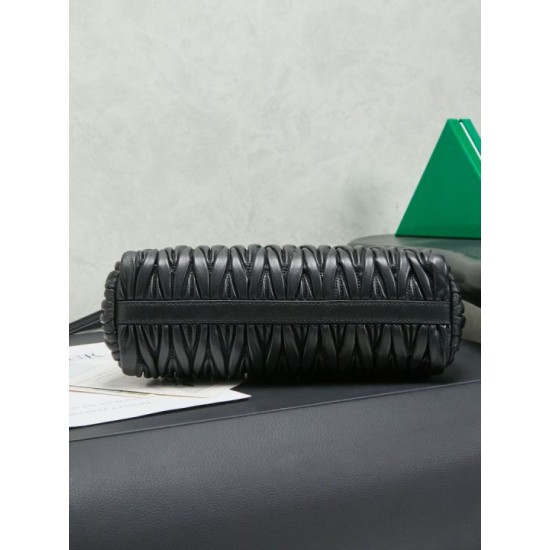 1:1 Replica Miu Miu Caprice Quilted Nappa Clutch 5BF130 Black Knockoff