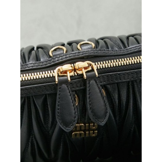 1:1 Replica Miu Miu Caprice Quilted Nappa Clutch 5BF130 Black Knockoff