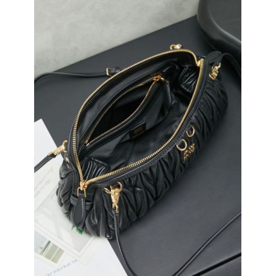 1:1 Replica Miu Miu Caprice Quilted Nappa Clutch 5BF130 Black Knockoff