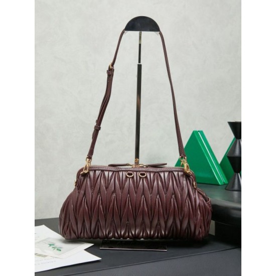 1:1 Replica Miu Miu Caprice Quilted Nappa Clutch 5BF130 Burgundy Knockoff