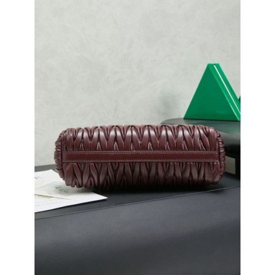 1:1 Replica Miu Miu Caprice Quilted Nappa Clutch 5BF130 Burgundy Knockoff