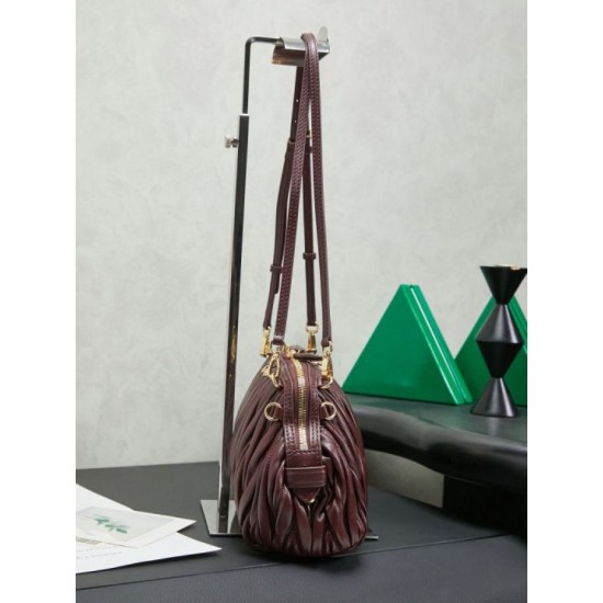 1:1 Replica Miu Miu Caprice Quilted Nappa Clutch 5BF130 Burgundy Knockoff