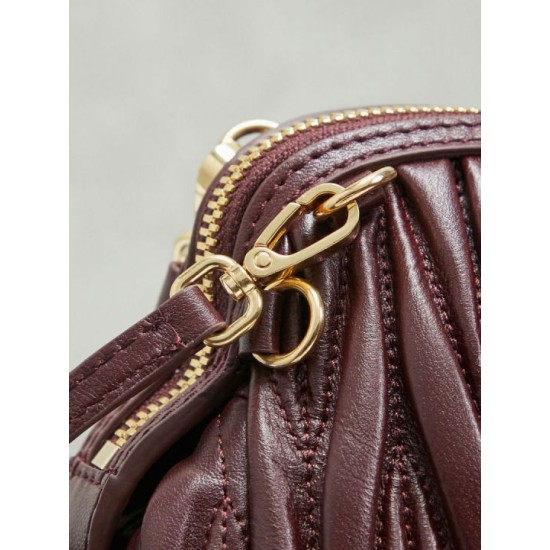1:1 Replica Miu Miu Caprice Quilted Nappa Clutch 5BF130 Burgundy Knockoff
