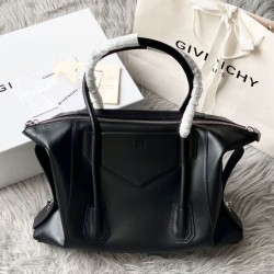 AAA Replica Givenchy Antigona Medium Bag with Soft Closure Black 1:1 Replica Givenchy Antigona Medium Bag with Soft Closure Black Knockoff