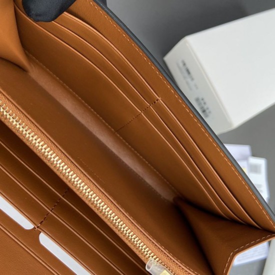 1:1 Replica Celine Large Canvas Wallet with Triumph Clasp Knockoff