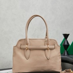 1:1 Replica Miu Miu Adventure Leather Tote Bags White 5BA292 Cream Knockoff