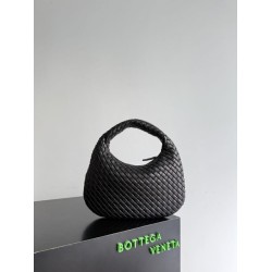 1:1 Replica Bottega Veneta Small/Medium Veneta Hobo Bag in Black Knockoff
