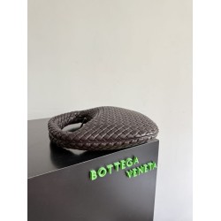 1:1 Replica Bottega Veneta Small/Medium Veneta Hobo Bag in Coffee Knockoff