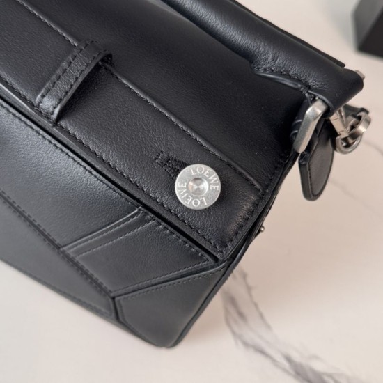 AAA Replica Small Loewe Panta Puzzle Bag in Black 1:1 Replica Small Loewe Panta Puzzle Bag in Black Knockoff