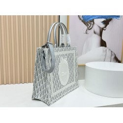 Luxury Replica Dior Book Tote Small/Medium/Large with Oblique Embroidery and Shoulder Strap in Blue/White Knockoff Mirror Quality Replica Dior Book Tote Small/Medium/Large with Oblique Embroidery and Shoulder Strap in Blue/White Clone