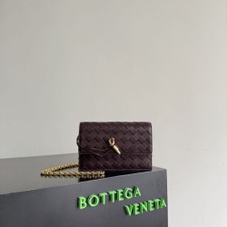 Mirror Quality Replica Andiamo Crossbody Bag by Bottega Veneta on a Burgundy Chain Clone