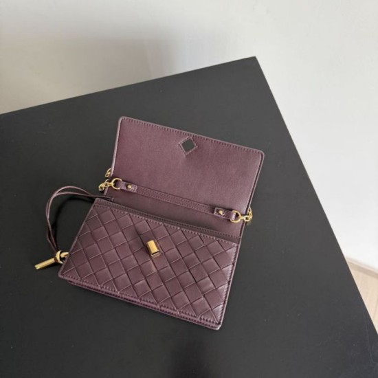 Mirror Quality Replica Andiamo Crossbody Bag by Bottega Veneta on a Burgundy Chain Clone