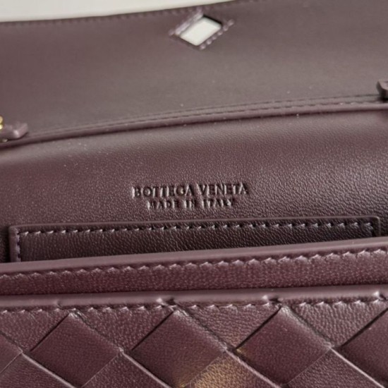 Mirror Quality Replica Andiamo Crossbody Bag by Bottega Veneta on a Burgundy Chain Clone