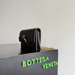 Mirror Quality Replica Bottega Veneta Andiamo Chain Crossbody Bag Black Clone