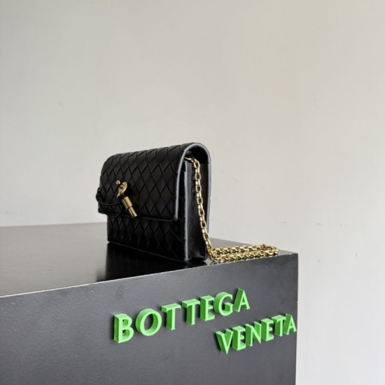 Mirror Quality Replica Bottega Veneta Andiamo Chain Crossbody Bag Black Clone