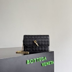 Mirror Quality Replica Bottega Veneta Andiamo Chain Crossbody Bag Black Clone