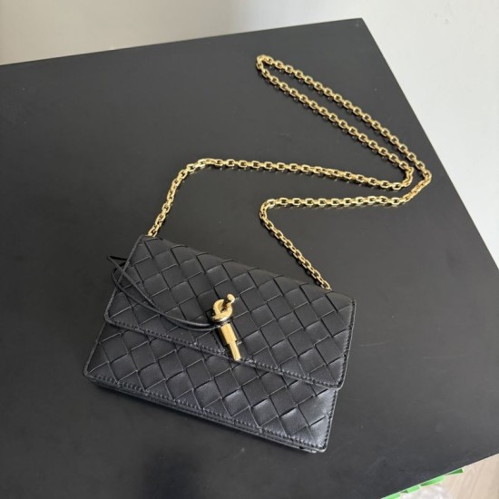 Mirror Quality Replica Bottega Veneta Andiamo Chain Crossbody Bag Black Clone
