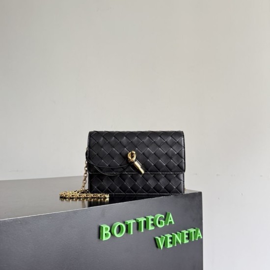 Mirror Quality Replica Bottega Veneta Andiamo Chain Crossbody Bag Black Clone