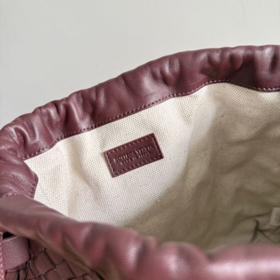 Luxury Replica Bottega Veneta Intrecciato Drawstring Bags in Burgundy Knockoff Mirror Quality Replica Bottega Veneta Intrecciato Drawstring Bags in Burgundy Clone